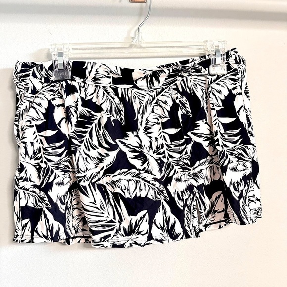 Catalina Other - Catalina Women's Skirted Swimsuit Skirt Bottom black and white side split M 3431